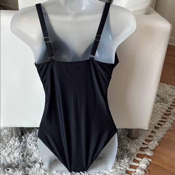 Black and White Swimsuit with beach towel - Picture 6 of 8